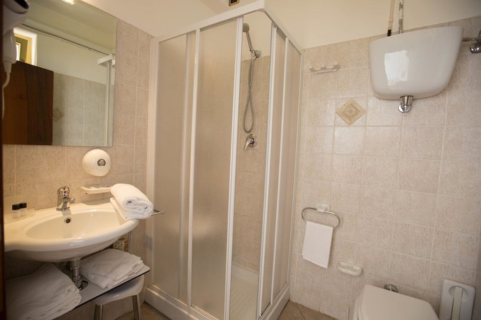 Imagen de la habitación del Hotel Palazzo Brunamonti. Foto 14