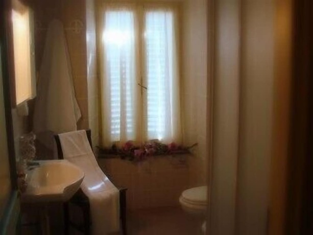 Imagen de la habitación del Hotel Palazzo Brunamonti. Foto 15