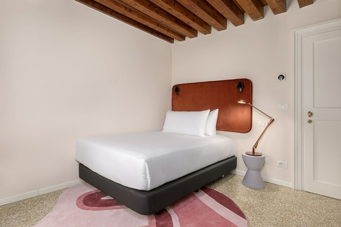 Imagen de la habitación del Hotel Palazzo Dei Fiori By Room Mate. Foto 15