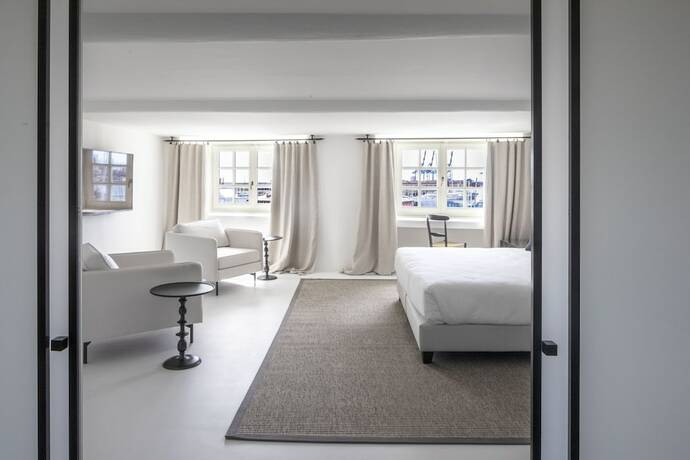 Imagen de la habitación del Hotel Palazzo Durazzo Suites. Foto 16