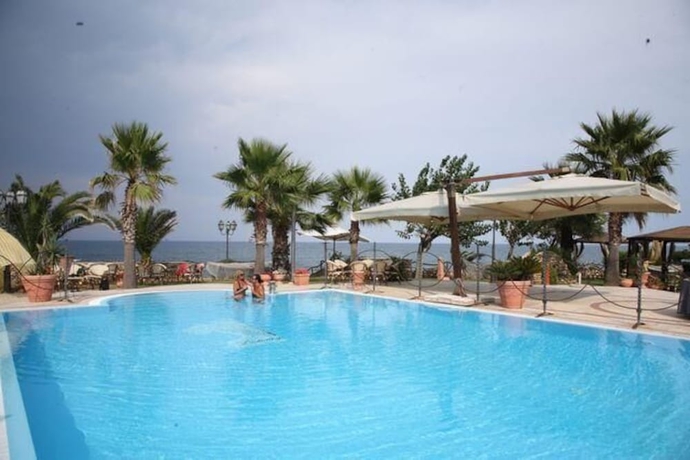 Imagen de la piscina del Hotel Palazzo Foti. Foto 19