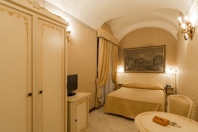 Imagen de la habitación del Hotel Palazzo Guardi. Foto 7