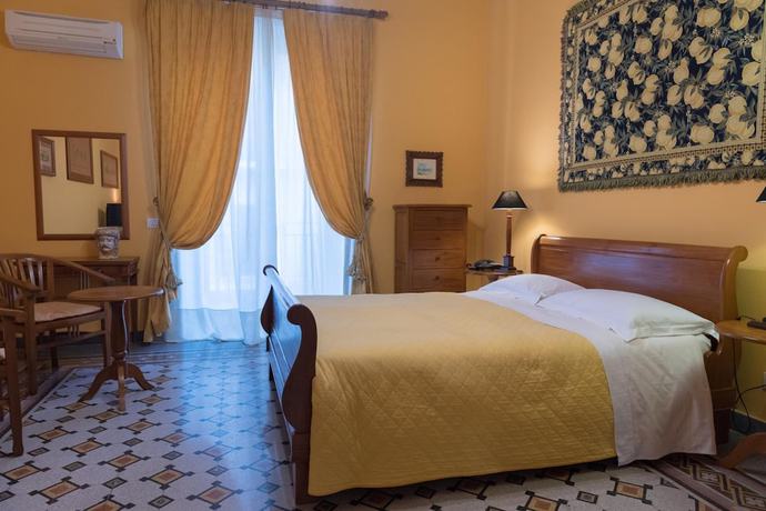 Imagen de la habitación del Hotel Palazzo Pantaleo. Foto 4