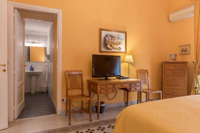 Imagen de la habitación del Hotel Palazzo Pantaleo. Foto 13