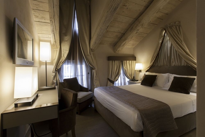 Imagen de la habitación del Hotel Palazzo Righini. Foto 7