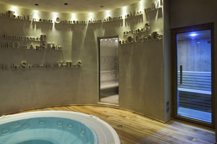 Imagen de la piscina del Hotel Palazzo Righini. Foto 16