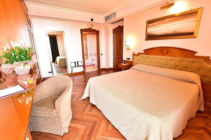 Imagen de la habitación del Hotel Palazzo Rosenthal Vesuview. Foto 6