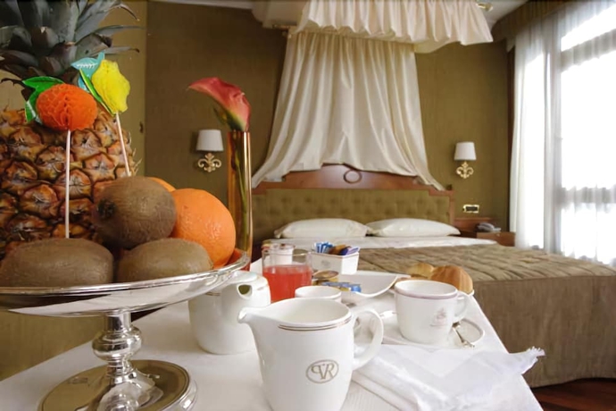 Imagen de la habitación del Hotel Palazzo Rosenthal Vesuview. Foto 7