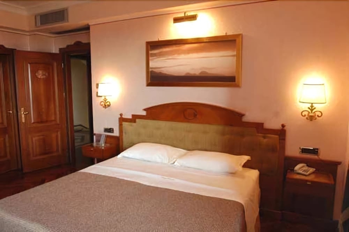 Imagen de la habitación del Hotel Palazzo Rosenthal Vesuview. Foto 13