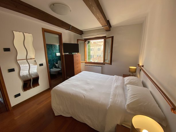 Imagen de la habitación del Hotel Palazzo San Luca. Foto 4