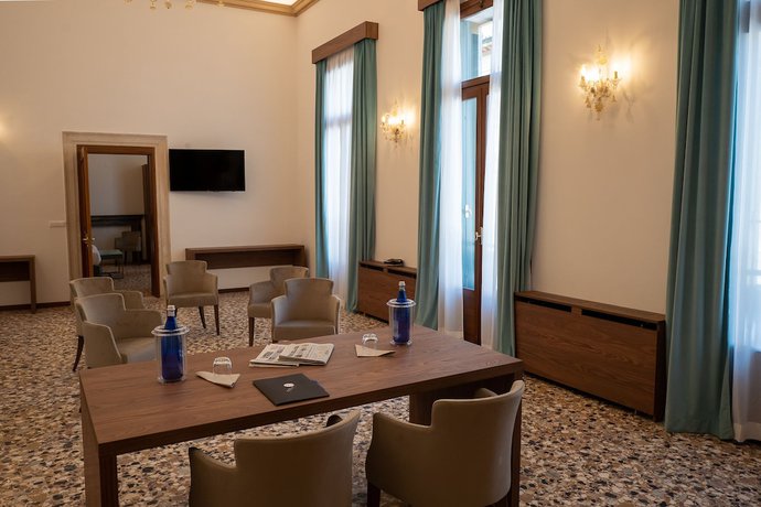 Imagen de la habitación del Hotel Palazzo Scamozzi. Foto 3
