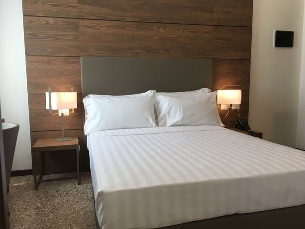 Imagen de la habitación del Hotel Palazzo Scamozzi. Foto 5