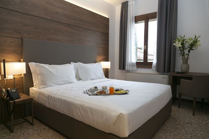 Imagen de la habitación del Hotel Palazzo Scamozzi. Foto 14