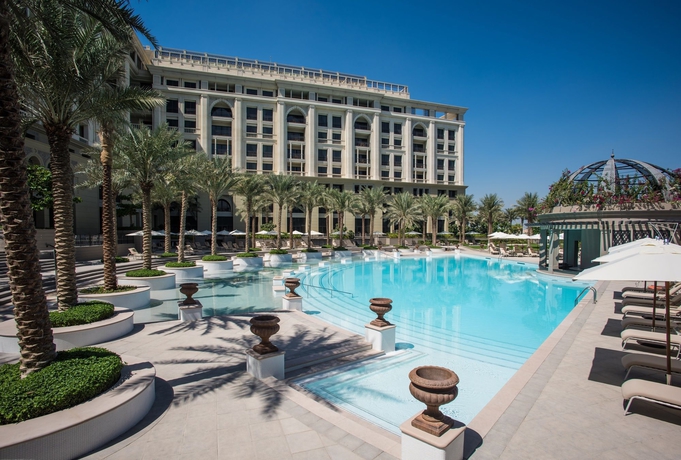 Imagen de la piscina del Hotel Palazzo Versace Dubai. Foto 16