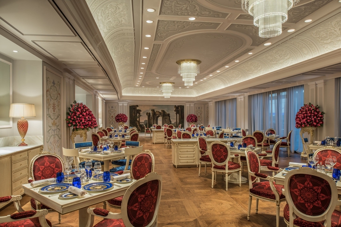 Imagen del bar/restaurante del Hotel Palazzo Versace Dubai. Foto 2