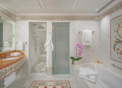 Imagen de la habitación del Hotel Palazzo Versace Macau. Foto 17
