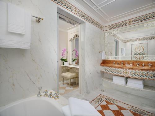 Imagen de la habitación del Hotel Palazzo Versace Macau. Foto 18