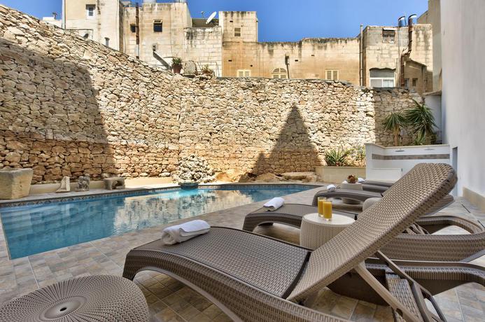 Imagen de la piscina del Hotel Palazzo Violetta. Foto 14