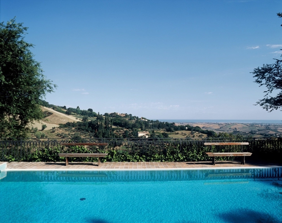 Imagen de la piscina del Hotel Palazzo Viviani Castello Di Montegridolfo. Foto 13