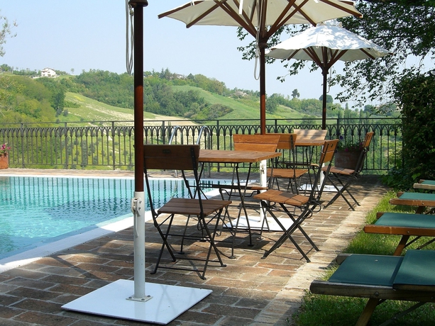 Imagen de la piscina del Hotel Palazzo Viviani Castello Di Montegridolfo. Foto 14
