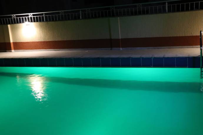 Imagen de la piscina del Hotel Paleo Hotel and Spa. Foto 18