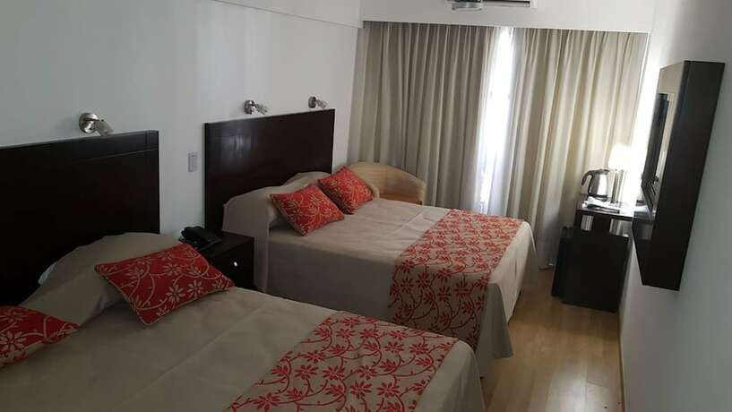 Imagen de la habitación del Hotel Palermo Bridge. Foto 15