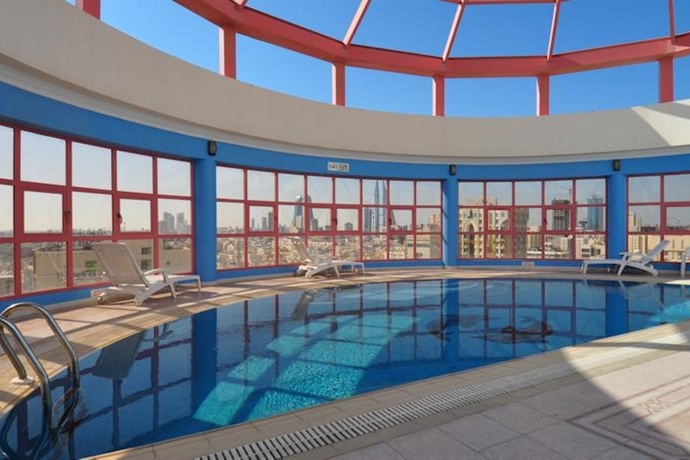 Imagen de la piscina del Hotel Palette Luxury Marina View. Foto 5