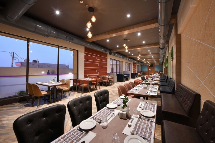 Imagen del bar/restaurante del Hotel Palette - Royal Palace Morbi. Foto 2