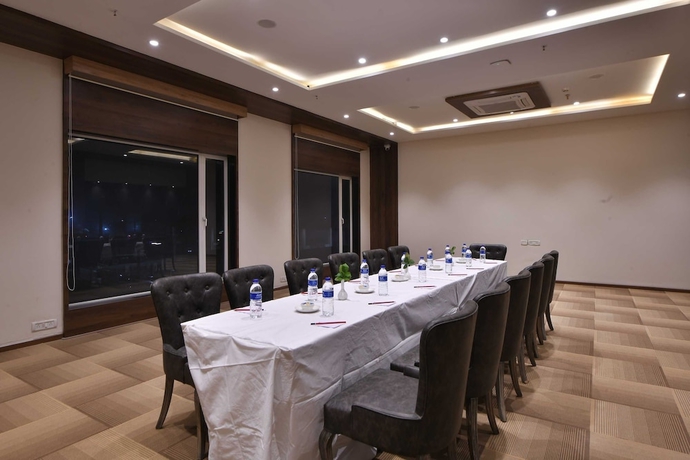 Imagen del bar/restaurante del Hotel Palette - Royal Palace Morbi. Foto 3