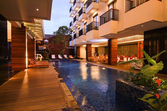 Imagen de la piscina del Hotel Palette Seminyak. Foto 13