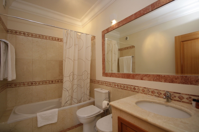 Imagen de la habitación del Hotel Palheiro Village. Foto 3