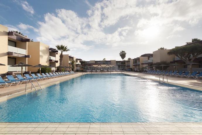 Imagen de la piscina del Hotel Palia Don Pedro. Foto 11