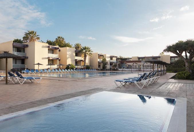 Imagen de la piscina del Hotel Palia Don Pedro. Foto 13