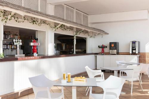Imagen del bar/restaurante del Hotel Palia Las Palomas. Foto 3