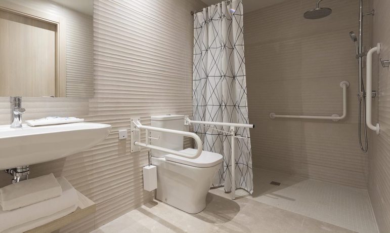 Imagen de la habitación del Hotel Palia Maria Eugenia. Foto 5