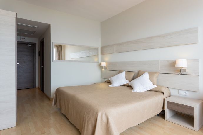 Imagen de la habitación del Hotel Palia Maria Eugenia. Foto 8