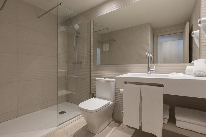 Imagen de la habitación del Hotel Palia Maria Eugenia. Foto 9