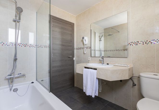 Imagen de la habitación del Hotel Palia Maria Eugenia. Foto 12