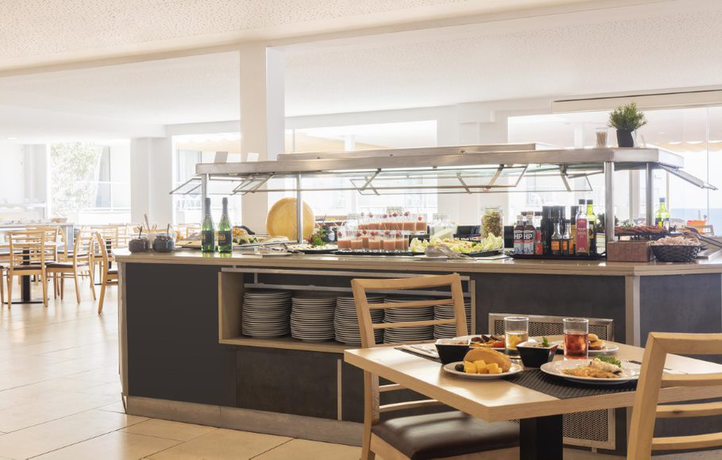 Imagen del bar/restaurante del Hotel Palia Maria Eugenia. Foto 4