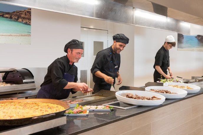 Imagen del bar/restaurante del Hotel Palia Puerto del Sol. Foto 11