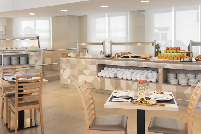 Imagen del bar/restaurante del Hotel Palia Sa Coma Playa. Foto 4