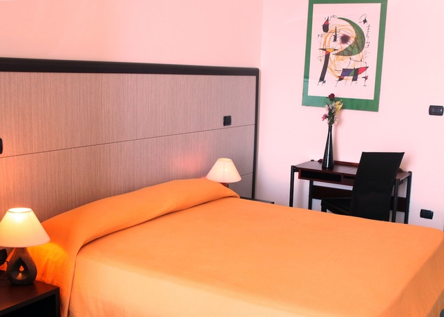 Imagen de la habitación del Hotel Palinuro. Foto 6