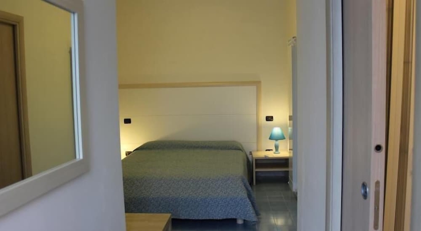 Imagen de la habitación del Hotel Palinuro. Foto 7