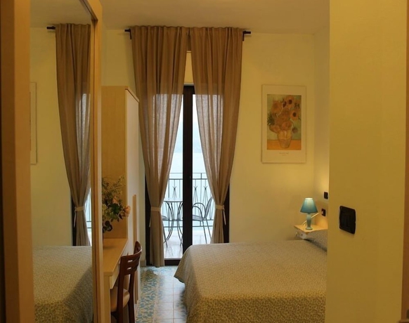 Imagen de la habitación del Hotel Palinuro. Foto 9
