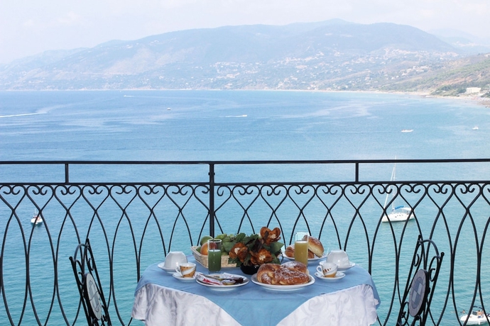 Imagen del bar/restaurante del Hotel Palinuro. Foto 2