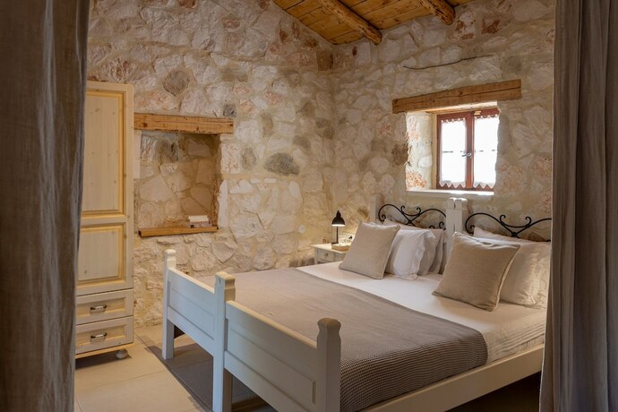 Imagen de la habitación del Hotel Paliokaliva Village. Foto 18