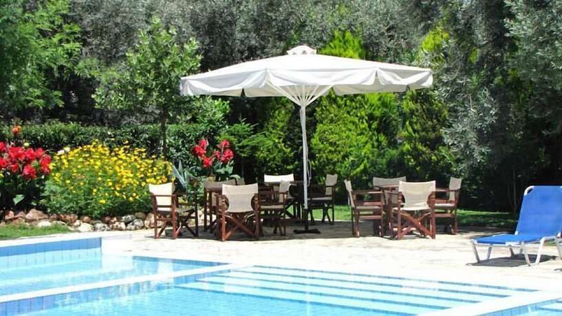 Imagen de la piscina del Hotel Palirria and Studios. Foto 19