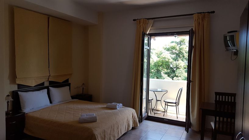 Imagen de la habitación del Hotel Palirria and Studios. Foto 11