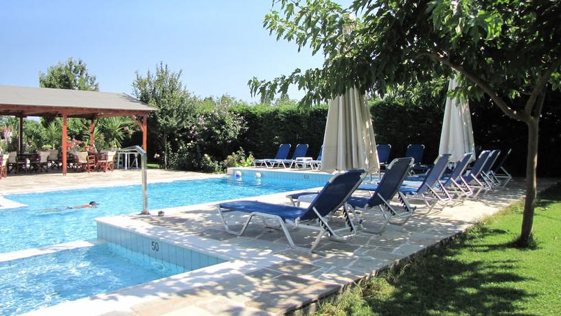 Imagen de la piscina del Hotel Palirria and Studios. Foto 20