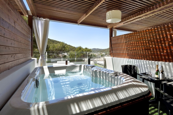 Imagen de la habitación del Hotel Palladium Hotel Cala Llonga. Foto 9